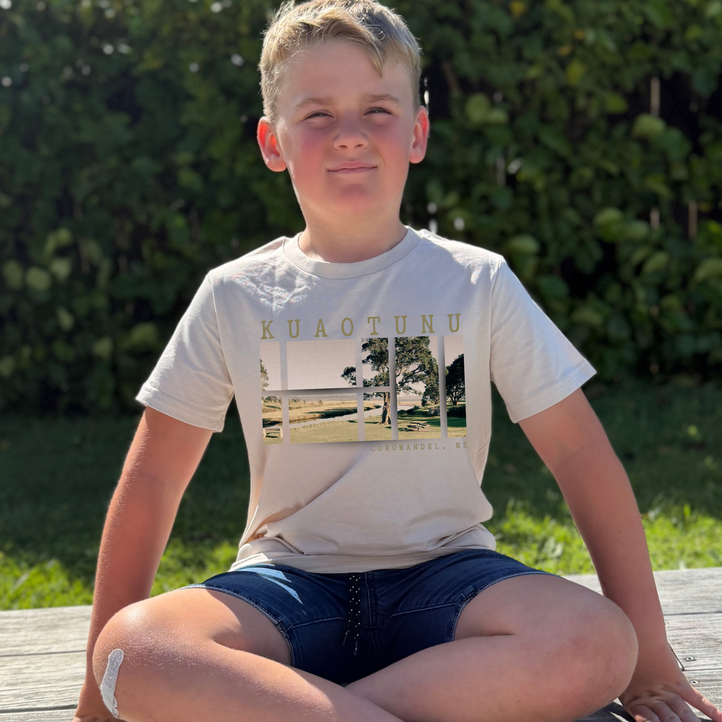 Kuaotunu Collage | Pōhutukawa Tree - Kids Fits